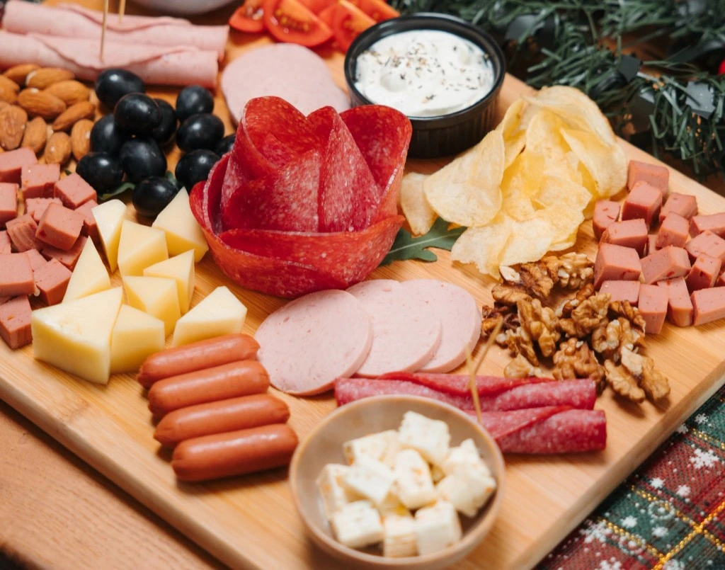 Bosna halal charcuterie board with meats and cheeses