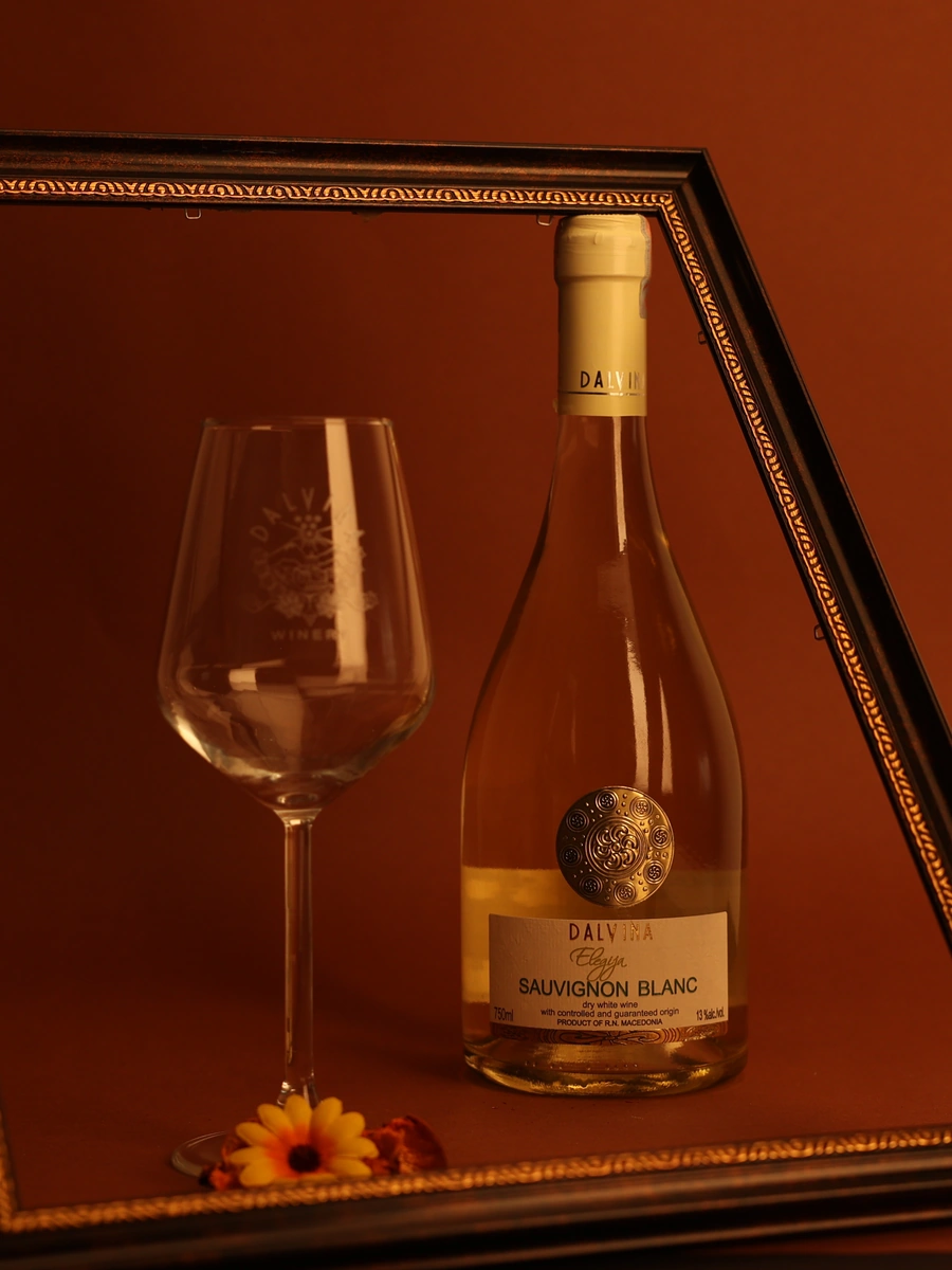 Dalvina Sauvignon Blanc wine bottle in frame